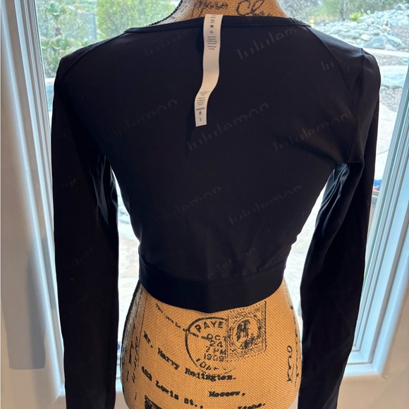 lululemon athletica black Fitted Crop Top size 8, logo design - Picture 3 of 10